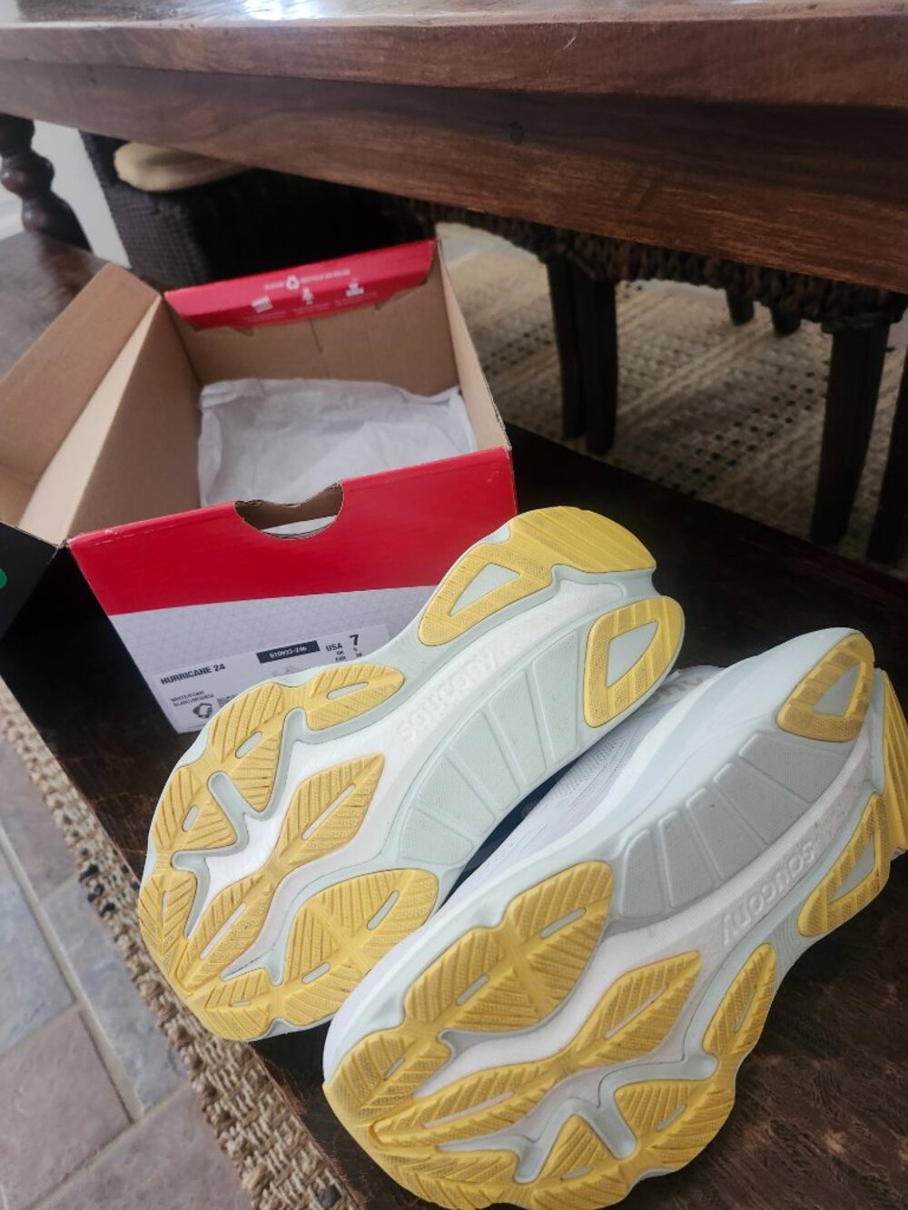 SAUCONY HURRICANE 24 SIZE 7 - Picture 7 of 8